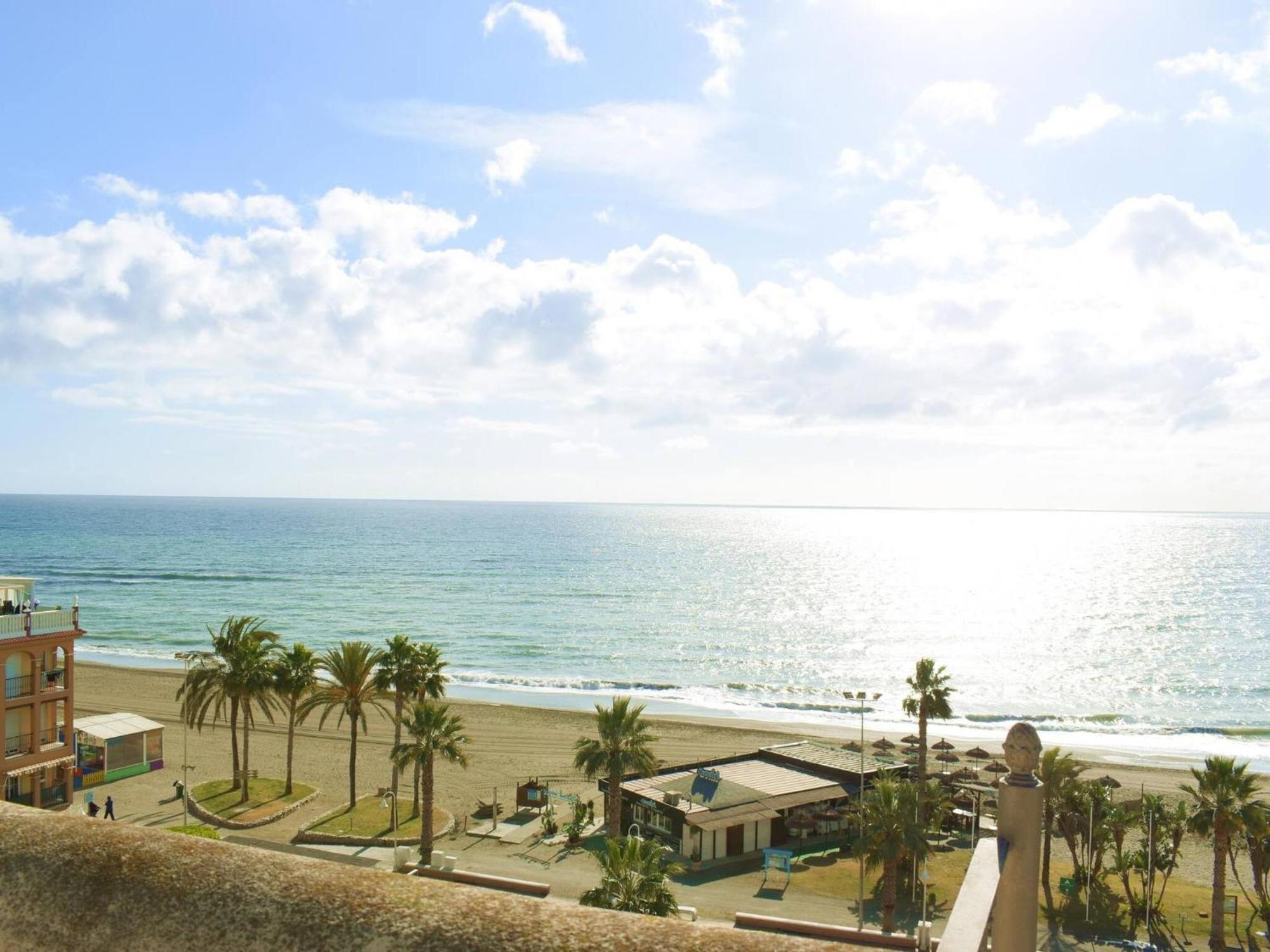 Appartamento Magnífico ático frente al mar en Ricón de la Victoria Rincón de la Victoria Esterno foto